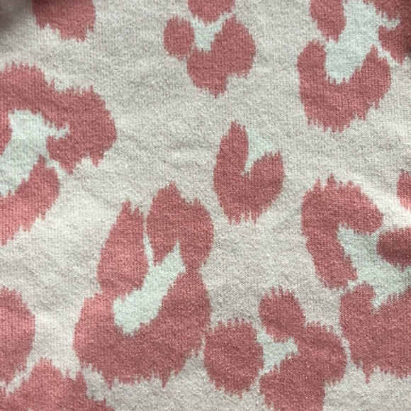 Pink leopard print top - Picture 2 of 4